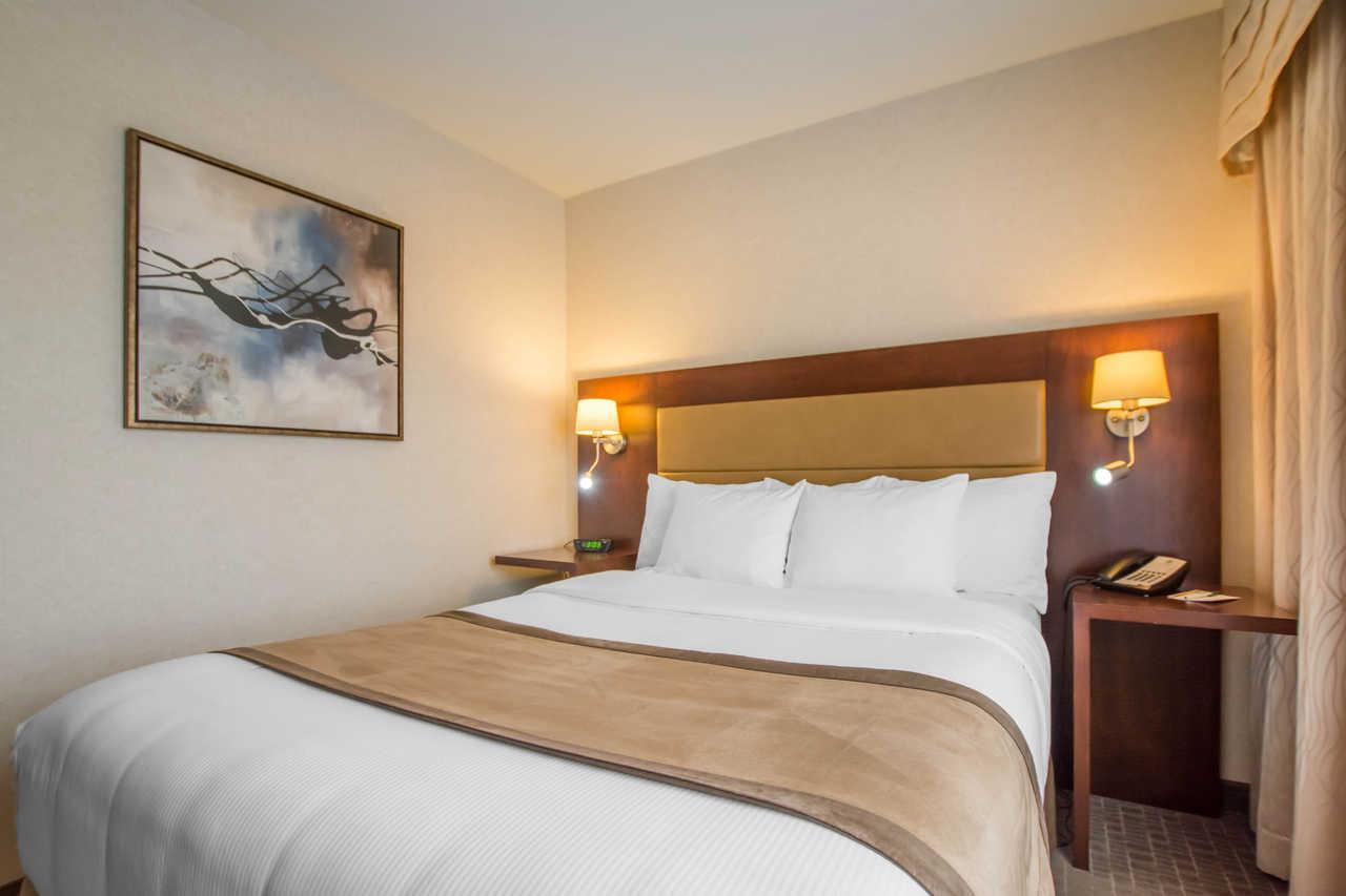 Quality Inn & Suites Вал-д'Ор Екстериор снимка