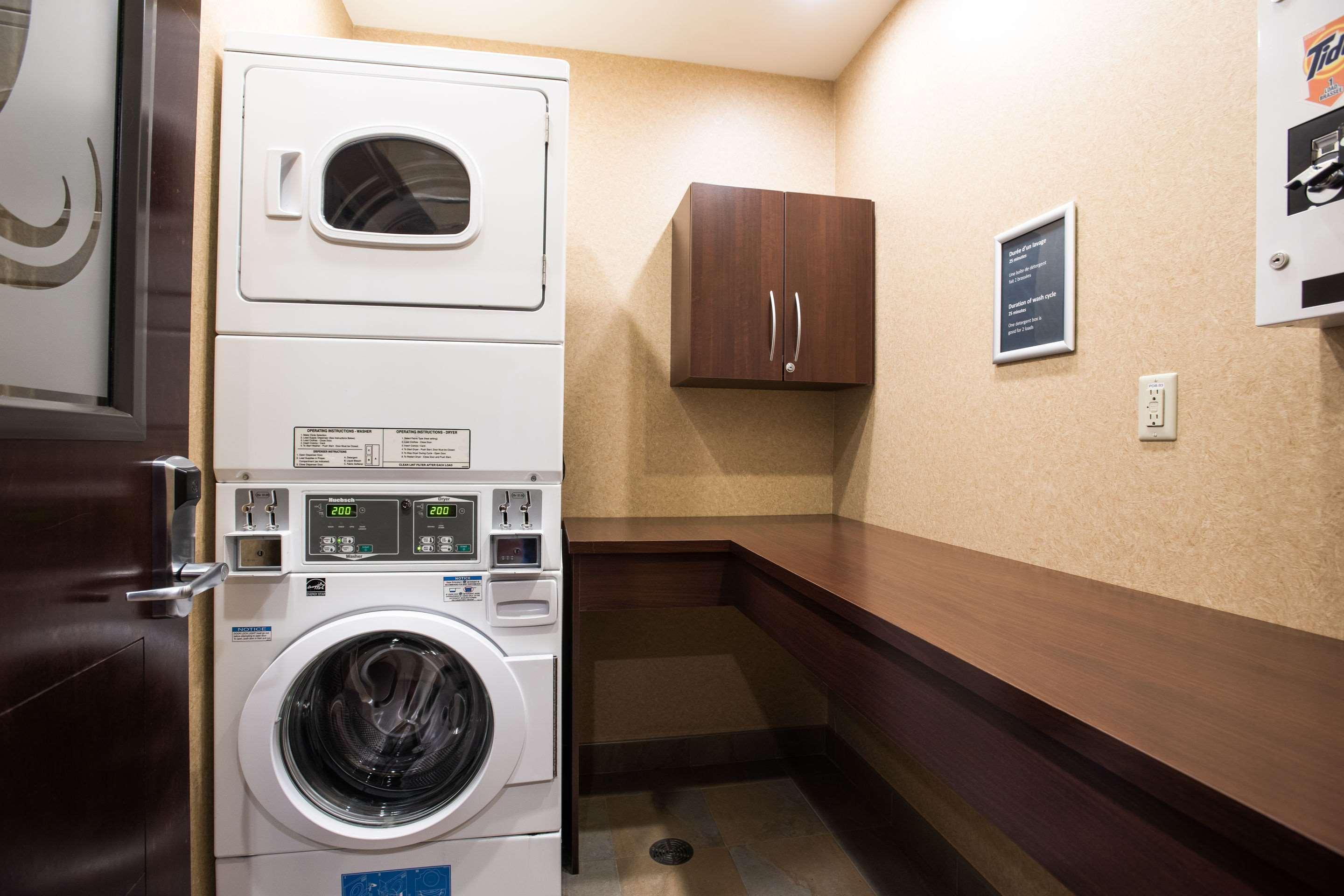 Quality Inn & Suites Вал-д'Ор Екстериор снимка