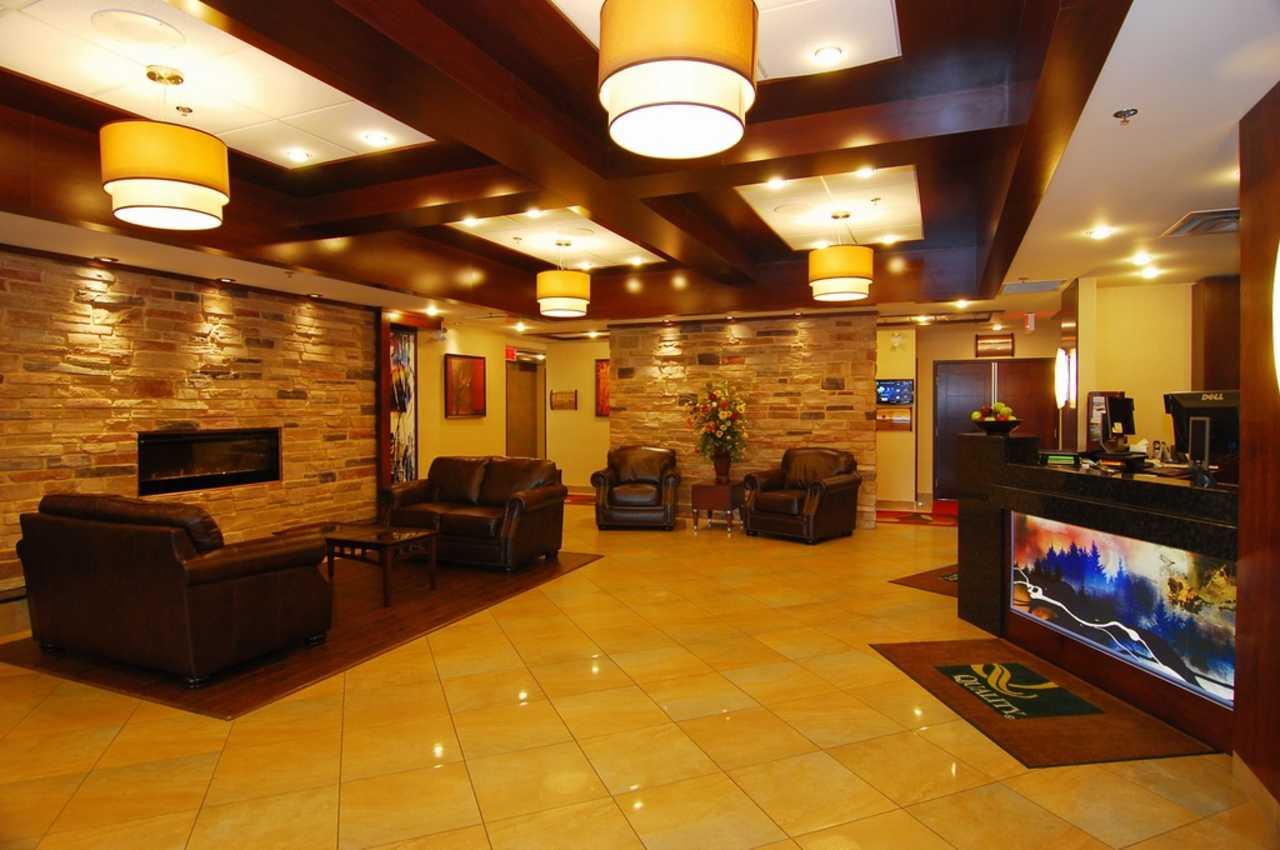 Quality Inn & Suites Вал-д'Ор Екстериор снимка