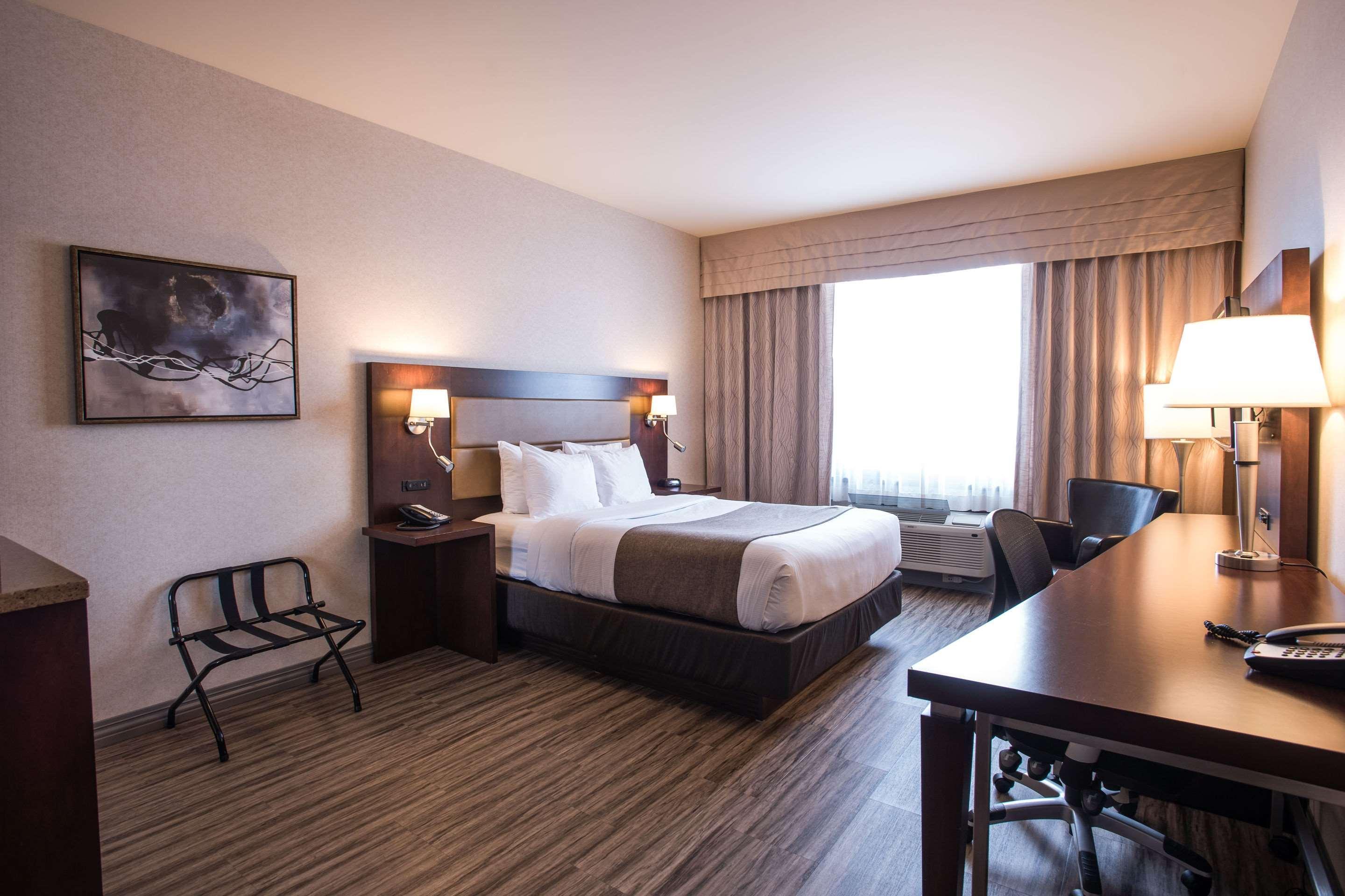 Quality Inn & Suites Вал-д'Ор Екстериор снимка