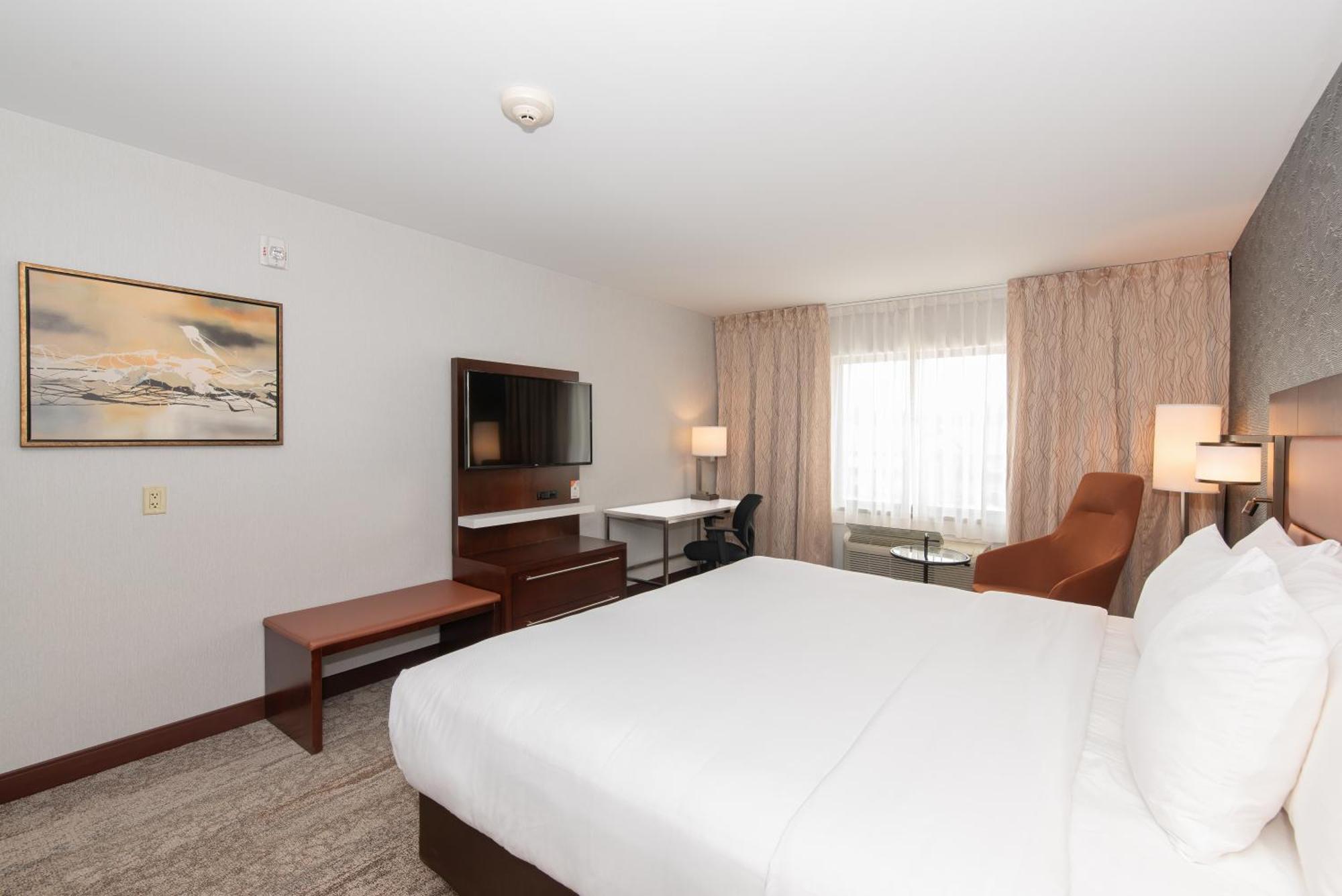 Quality Inn & Suites Вал-д'Ор Екстериор снимка
