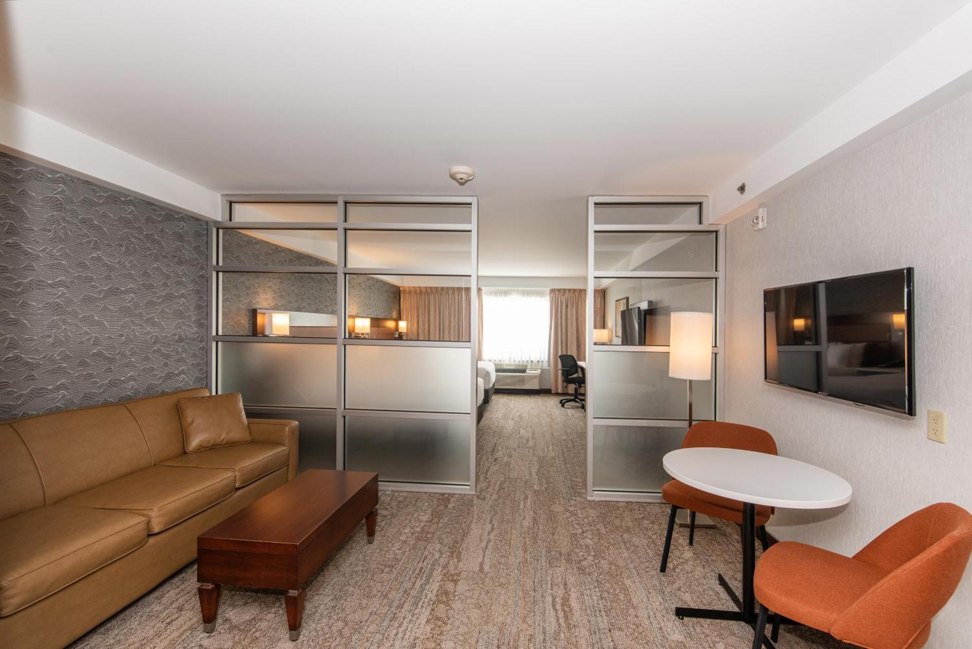 Quality Inn & Suites Вал-д'Ор Екстериор снимка