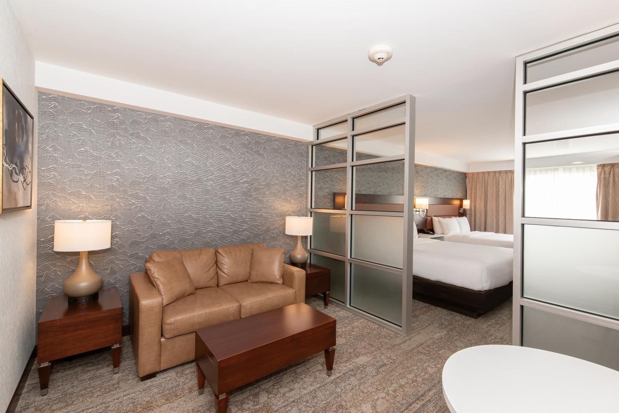 Quality Inn & Suites Вал-д'Ор Екстериор снимка