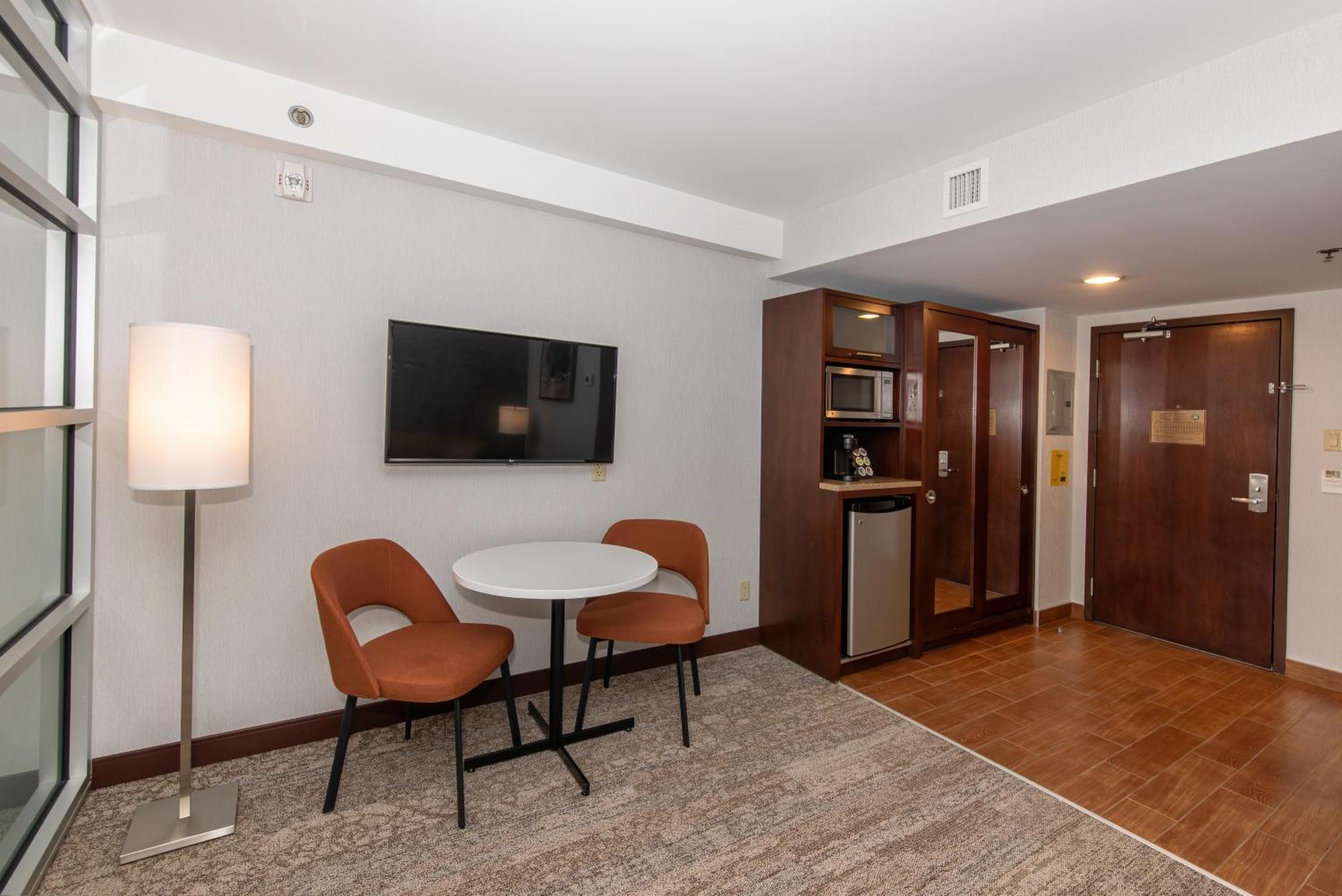 Quality Inn & Suites Вал-д'Ор Екстериор снимка