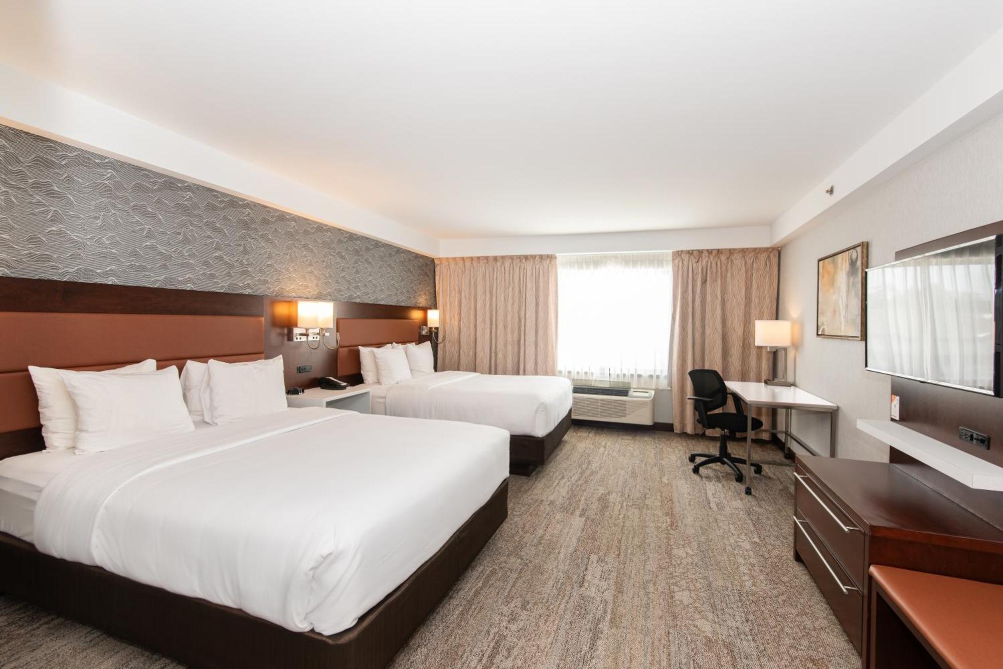 Quality Inn & Suites Вал-д'Ор Екстериор снимка