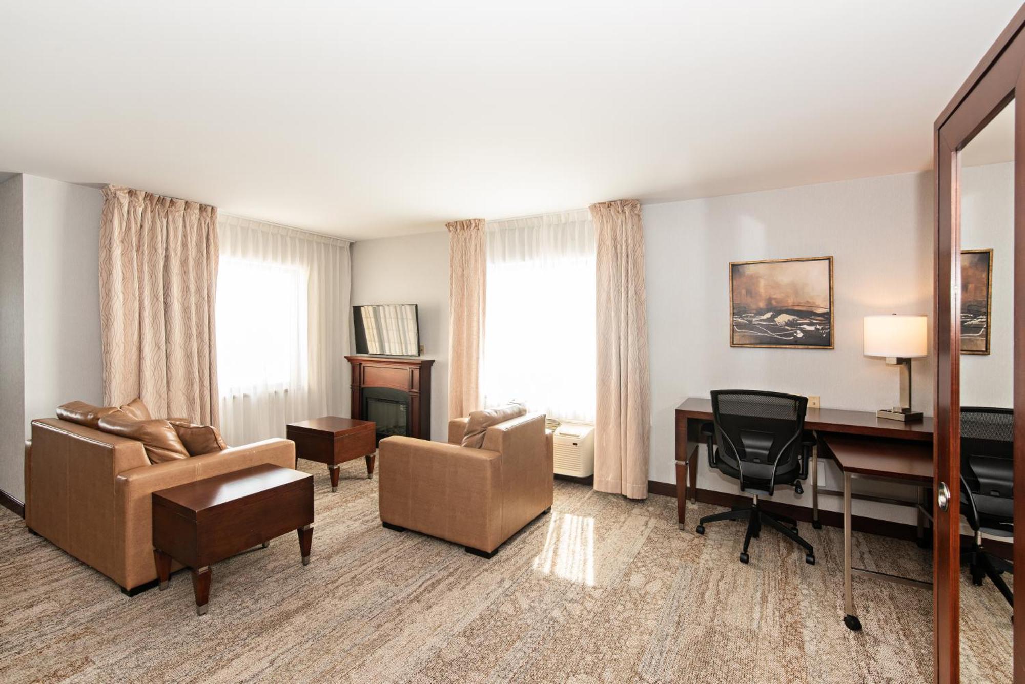 Quality Inn & Suites Вал-д'Ор Екстериор снимка