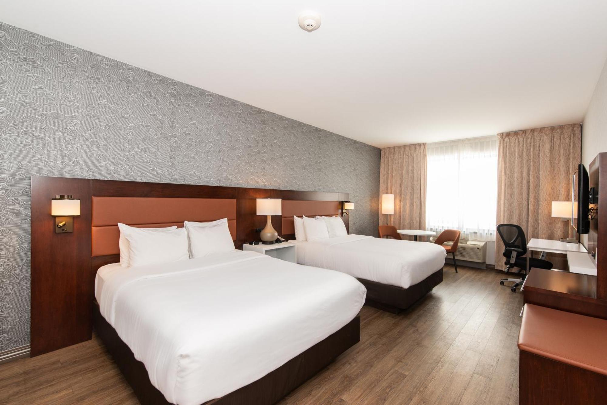 Quality Inn & Suites Вал-д'Ор Екстериор снимка