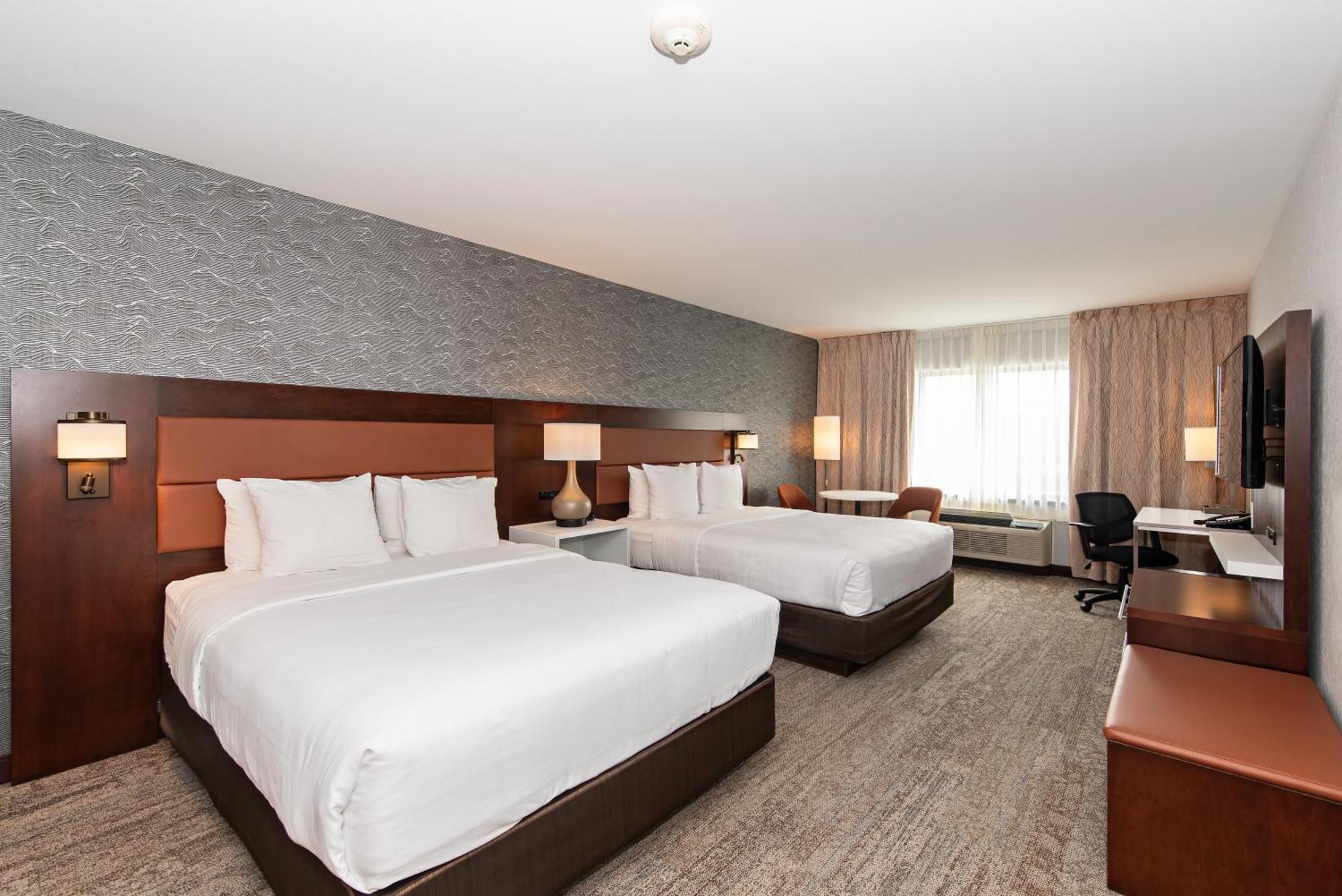 Quality Inn & Suites Вал-д'Ор Екстериор снимка